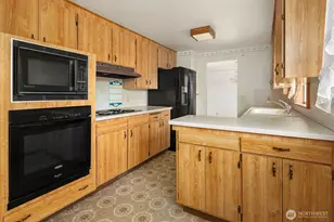 518 N 198th St, Shoreline, WA 98133 - Photo 11