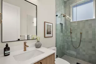 10217 NE 24th St, Bellevue, WA 98004 - Photo 15