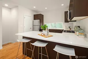 10363 Ashworth Ave N, Seattle, WA 98133 - Photo 5