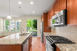 1423 NE Hickory Ln, Issaquah, WA 98029 - Photo 9