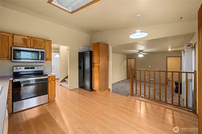10129 C Street E, Tacoma, WA 98445 - Photo 9