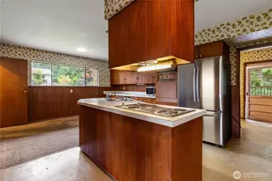 701 Highland Dr, Bellingham, WA 98225 - Photo 9