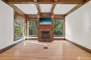 8975 NE 10th St, Bellevue, WA 98004 - Photo 13