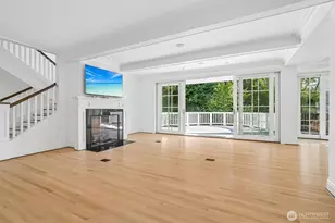 8975 NE 10th St, Bellevue, WA 98004 - Photo 3