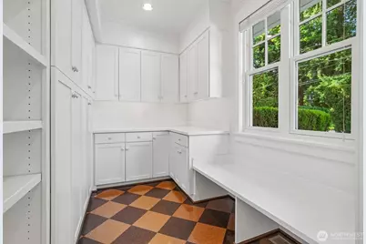 8975 NE 10th Street, Bellevue, WA 98004 - Photo 11