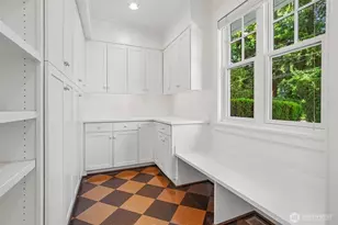 8975 NE 10th St, Bellevue, WA 98004 - Photo 11