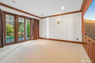 8975 NE 10th St, Bellevue, WA 98004 - Photo 31