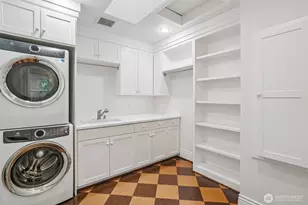 8975 NE 10th St, Bellevue, WA 98004 - Photo 25