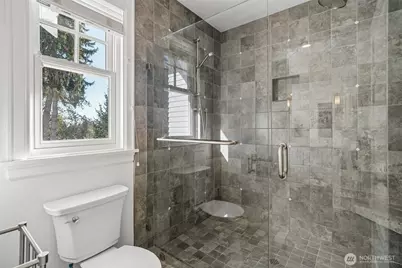 8975 NE 10th Street, Bellevue, WA 98004 - Photo 19
