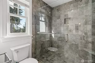8975 NE 10th St, Bellevue, WA 98004 - Photo 19