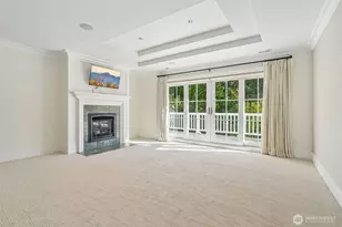 8975 NE 10th St, Bellevue, WA 98004 - Photo 17