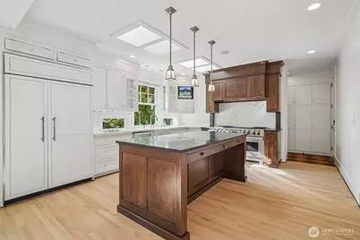 8975 NE 10th Street, Bellevue, WA 98004 - Photo 9
