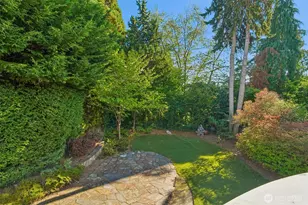 8975 NE 10th St, Bellevue, WA 98004 - Photo 35