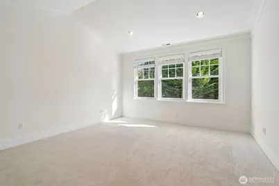 8975 NE 10th Street, Bellevue, WA 98004 - Photo 23