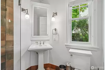 8975 NE 10th Street, Bellevue, WA 98004 - Photo 15