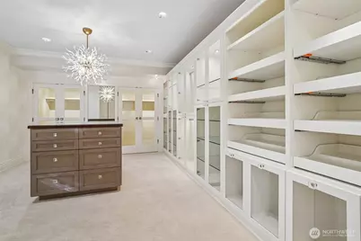 8975 NE 10th Street, Bellevue, WA 98004 - Photo 29