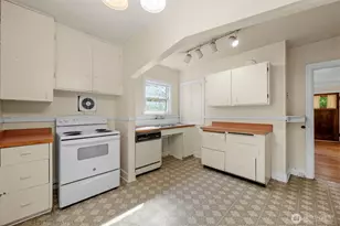 1718 NE 88th St, Seattle, WA 98115 - Photo 9