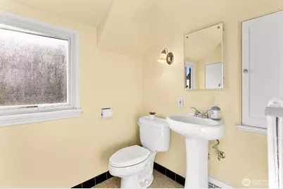 2472 Montavista Place W, Seattle, WA 98199 - Photo 21