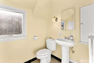 2472 Montavista Pl W, Seattle, WA 98199 - Photo 21