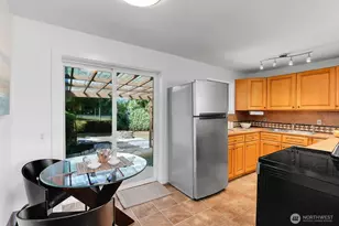 3328 NE 6th St, Renton, WA 98056 - Photo 9