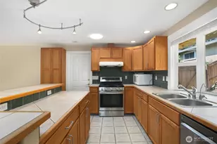 1012 179th Pl NE, Bellevue, WA 98008 - Photo 7