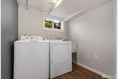 105 Wells Ave N, Renton, WA 98057 - Photo 17