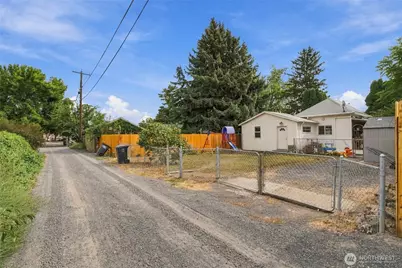 319 NW C St, Ephrata, WA 98823 - Photo 13