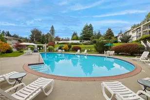 12700 NE 8th St, Bellevue, WA 98005 - Photo 25