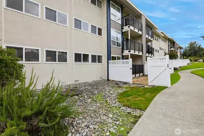 12700 NE 8th Street #E102, Bellevue, WA 98005 - Photo 17