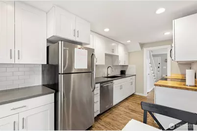 3008 31st Avenue W, Seattle, WA 98199 - Photo 9
