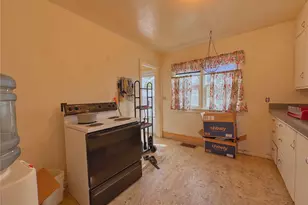 319 E Bartlett Ave, Omak, WA 98841 - Photo 13