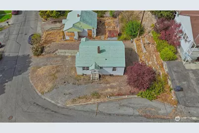 319 E Bartlett Avenue, Omak, WA 98841 - Photo 3