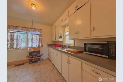 319 E Bartlett Avenue, Omak, WA 98841 - Photo 11