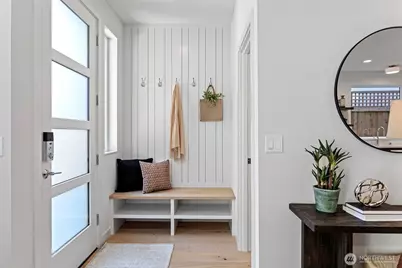 8039 Wallingford Avenue N, Seattle, WA 98103 - Photo 5
