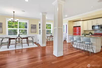 5728 Woodlawn Avenue N, Seattle, WA 98103 - Photo 5