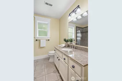 5728 Woodlawn Avenue N, Seattle, WA 98103 - Photo 23