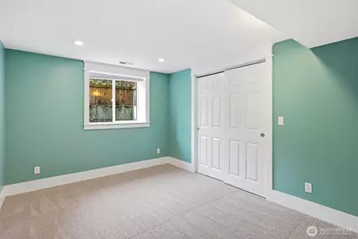 5728 Woodlawn Avenue N, Seattle, WA 98103 - Photo 25