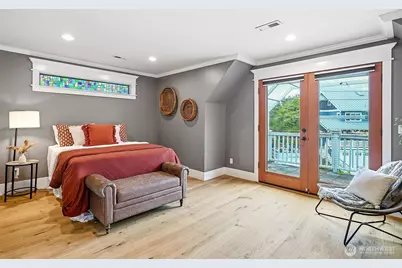 5728 Woodlawn Avenue N, Seattle, WA 98103 - Photo 19