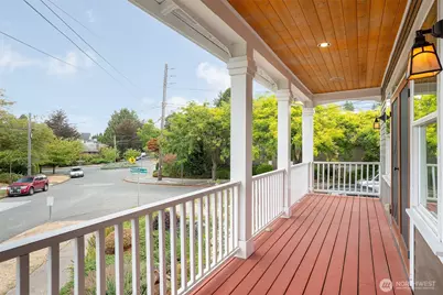 5728 Woodlawn Avenue N, Seattle, WA 98103 - Photo 17
