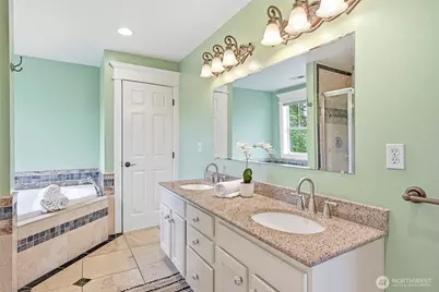 5728 Woodlawn Avenue N, Seattle, WA 98103 - Photo 21