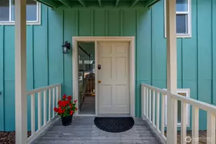 303 NE 6th St, Coupeville, WA 98239 - Photo 3