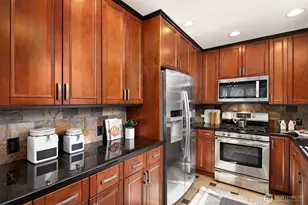 135 NE 53rd St, Seattle, WA 98105 - Photo 13