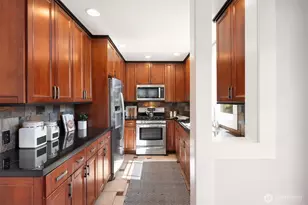 135 NE 53rd St, Seattle, WA 98105 - Photo 11