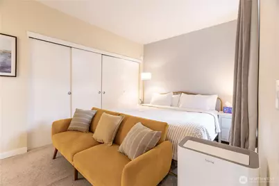 2415 2nd Avenue #427, Seattle, WA 98121 - Photo 9
