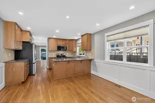 13749 Corliss Ave N, Seattle, WA 98133 - Photo 9
