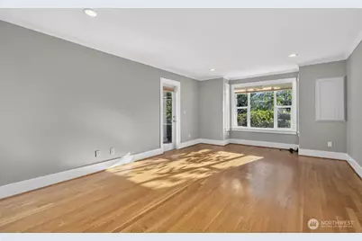 13749 Corliss Avenue N, Seattle, WA 98133 - Photo 7