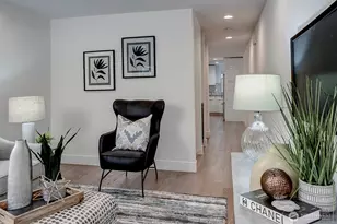 4274 NE 50th St, Seattle, WA 98105 - Photo 5