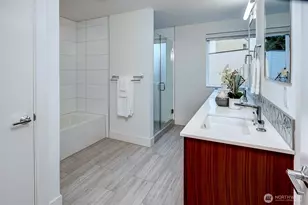 4274 NE 50th St, Seattle, WA 98105 - Photo 23