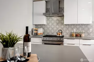 4274 NE 50th St, Seattle, WA 98105 - Photo 11