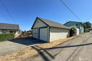 1026 E 6th St, Port Angeles, WA 98362 - Photo 31